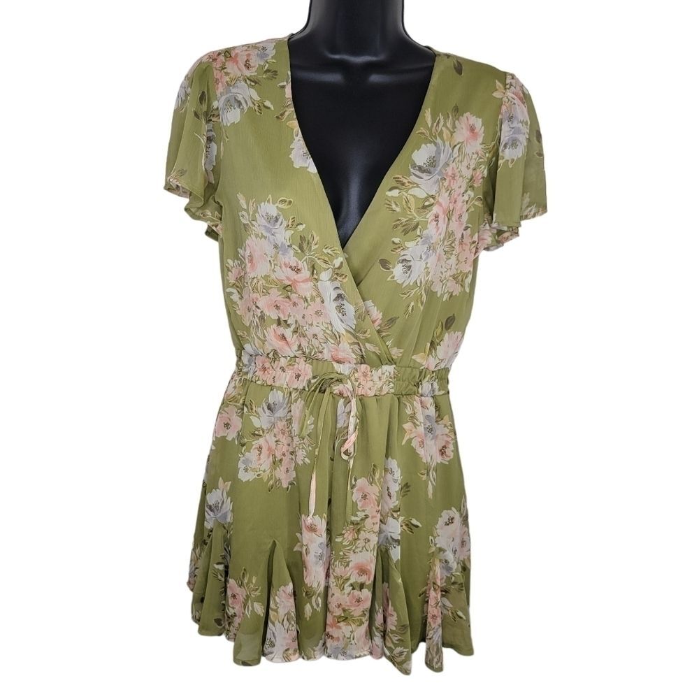 Francesca's NWT Mi Ami floral shorts romper size Small